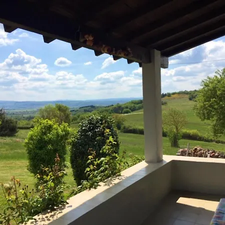 House With One Bedroom In With Enclosed Garden Ferienhaus Auzon