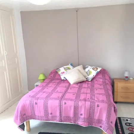 House With One Bedroom In With Enclosed Garden