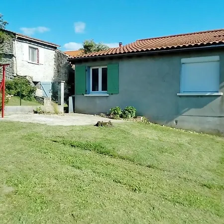 House With One Bedroom In With Enclosed Garden Ferienhaus Auzon